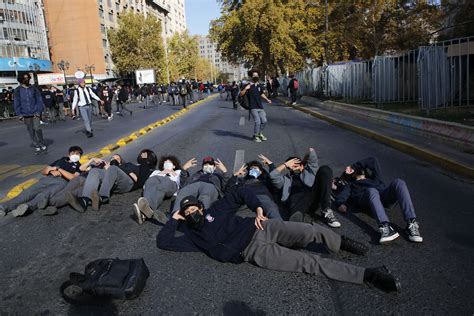 Alumnos Del Instituto Nacional Protestaron En La Alameda Se