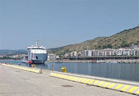 Reggio Calabria Arrivata Al Porto La Nave Dattilo Con A Bordo Migranti