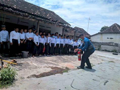 Sosialisasi Pencegahan Dan Penanggulangan Bahaya Kebakaran Di Pondok