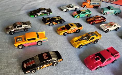 Mattel Hot Wheels Collector Case On Wheels And Vehicles