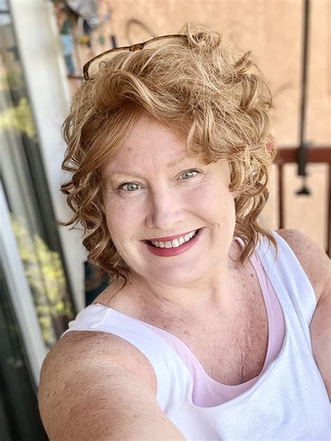 Amazon Jinnhelun 14 Inch Short Curly Wavy Bob Wigs For Women Ombre Blonde Wavy Wigs With