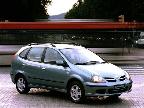 Nissan Almera Tino Specs Photos