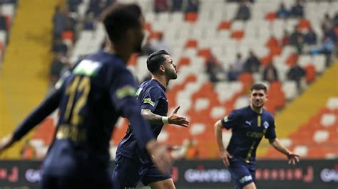 İlk yarı sonucu Adana Demirspor 0 Kasımpaşa 2 Önce Vatan Gazetesi