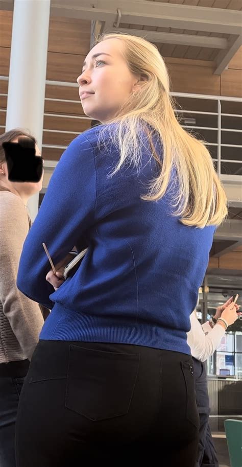 Beautiful Blonde Slim Thick College Girl With A Great Dumptruck Tight Jeans Forum