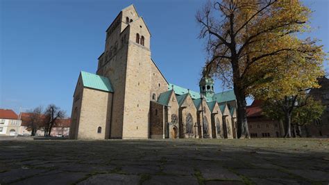 Kirche Und Leben De Missbrauch Bischof Janssen Wird Nicht Umgebettet