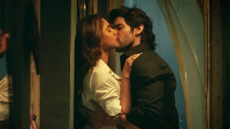 Kriti Sanon French Kissing Scene Bollywood Hot Movie Scene Kriti