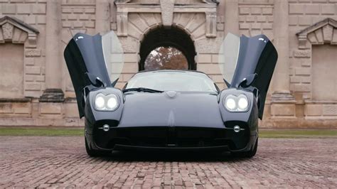 Pagani Utopia Μια μεσαιωνική ουτοπία στα στενάκια της Ιταλίας