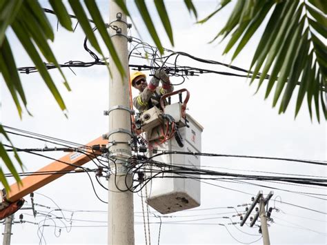 Cemig instala transformador na rede elétrica no bairro Petrópolis