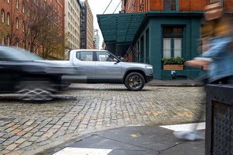 Rivian R1T Specs: Here's What You Need to Know