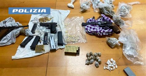 NAPOLI Vasto Nasconde Armi E Droga Arrestato Un 45enne Dalla Polizia