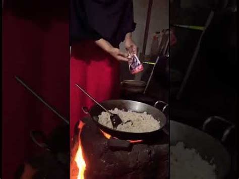 Masak Nasi Goreng Di Dapur Tungku Diceritaliliskoha Shortvideo