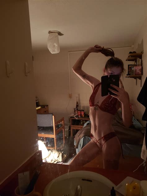 How Do You Spot A Blind Man On A Nude Beach Its Not Hard R Fitgirls