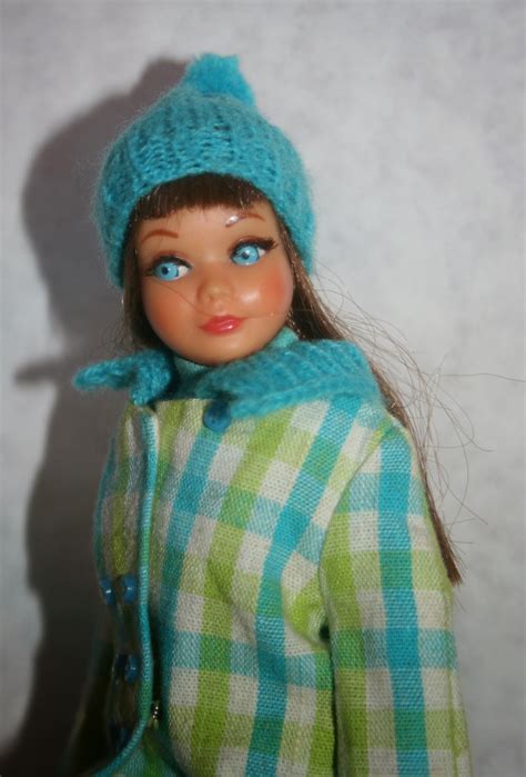 PLANET OF THE DOLLS Doll A Day Skipper Saturday Brunette Twist And Turn Skipper