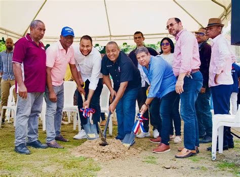 Alcalde Jos And Jar Inicia La Construcci N De La Cancha Deportiva De