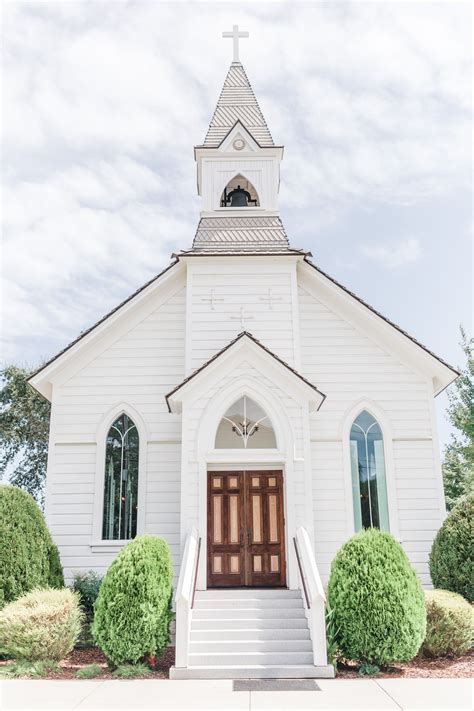 Gorgeous and Quaint White Chapel Venue in California | Quaint wedding