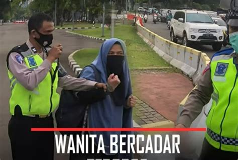 Perempuan Bersenjata Api Berusaha Terobos Ke Istana Presiden Diamankan