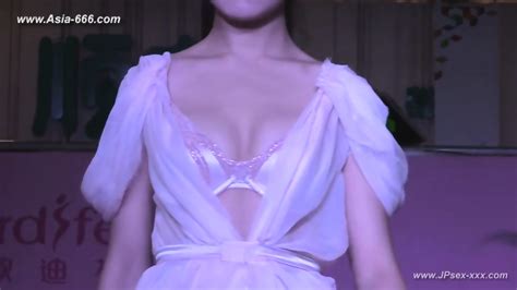 Chinese Model In Sexy Lingerie Show