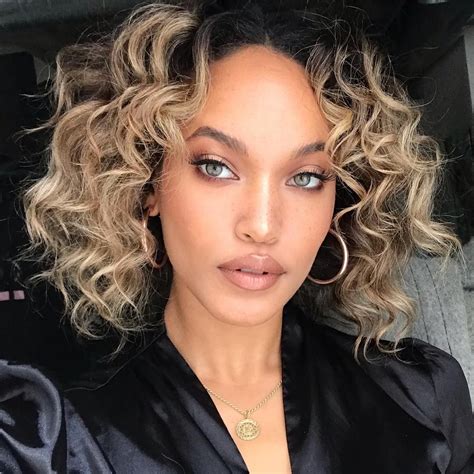 Nude Makeup Look With Gorgeous Curly Hair