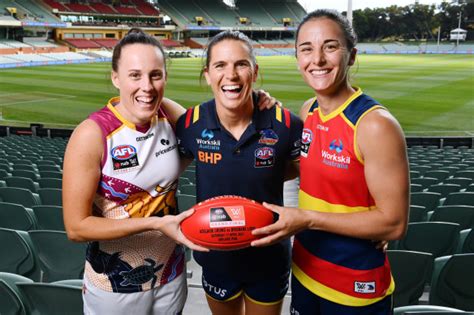 Aflw 2021 Crows Captain Chelsea Randall At ‘centre Half Bench For Aflw Grand Final