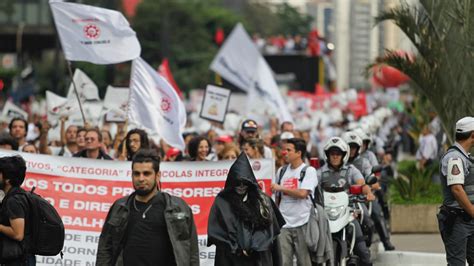 Fotos Professores da rede estadual de SP fazem manifestação na avenida