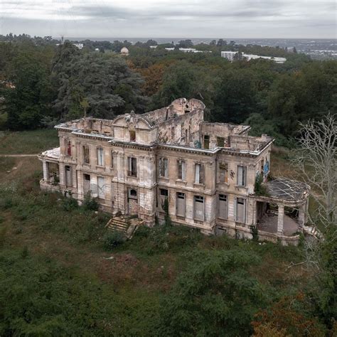 Inside Abandoned House in France – Mansion Abandoned