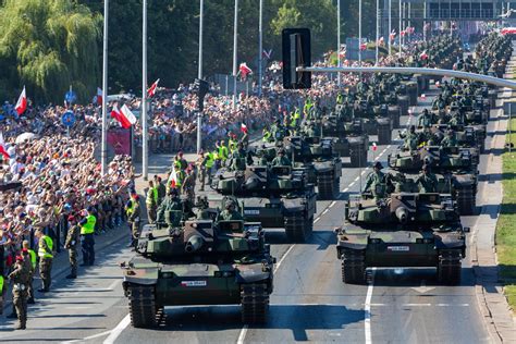 Obchody Święta Wojska Polskiego Defilada w Warszawie Kronika24 pl