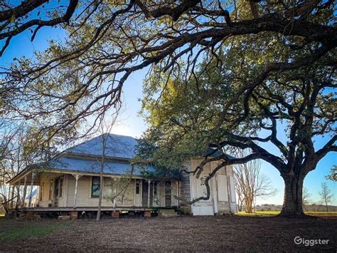 Neglected Farm House in Central/Rural Texas | Rent this location on ...