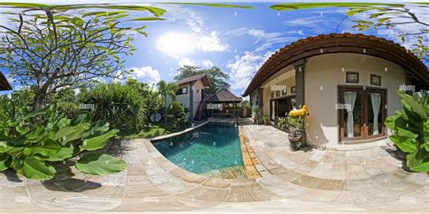 360° View Of Bungalow And Pool Alamy