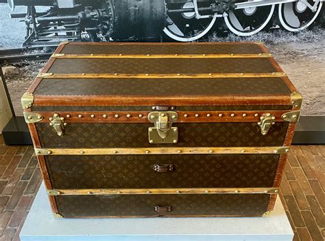 Louis Vuitton coffee table trunk - Pinth Vintage Luggage