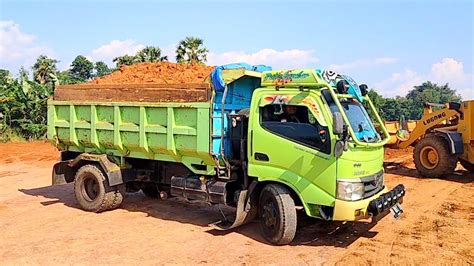 Dump Truck Hino Dutro Pengangkut Tanah Jungkit Muatan Tanah Merah Full