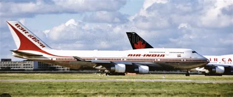 Is That An Air Canada 747 Sp The Doors Dont Line Up But The Plane