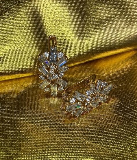 Серьги в цвете золото 420 рублей Выполнены из медицинского сплава ...