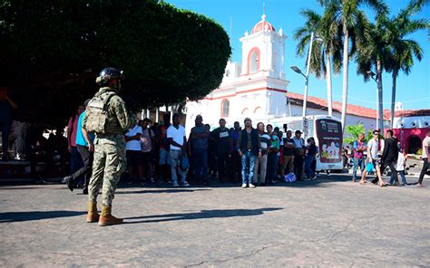 Militares realizan operativos migratorios en la frontera sur de México