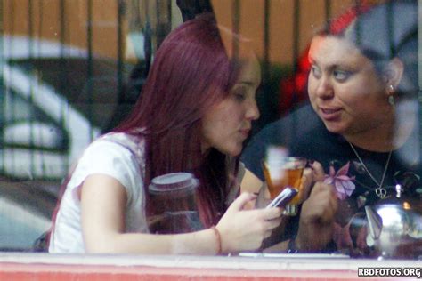 Dulce María amigos num restaurante na Cidade do México México 03