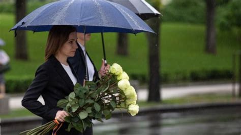 Depunere De Flori La Monumentul Lui Tefan Cel Mare I Sf Nt Stiri Md