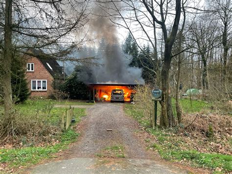 FEU PKW Brand Im Carport Freiwillige Feuerwehr Nordhastedt