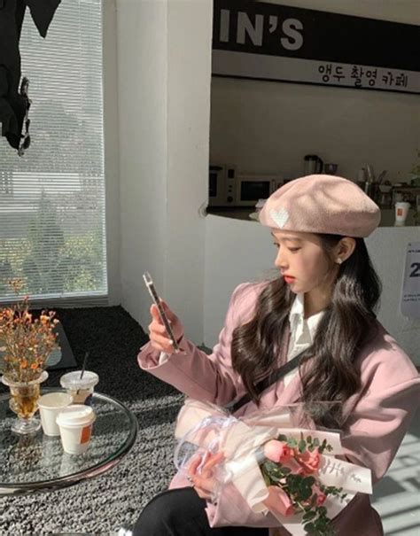 Sắm ngay món phụ kiện hot hit này vừa giữ ấm vừa giúp biến hình trong tích tắc Ảnh 12 Friend