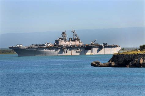 The Multi Purpose Amphibious Assault Ship Uss Iwo Jima Nara And Dvids Public Domain Archive