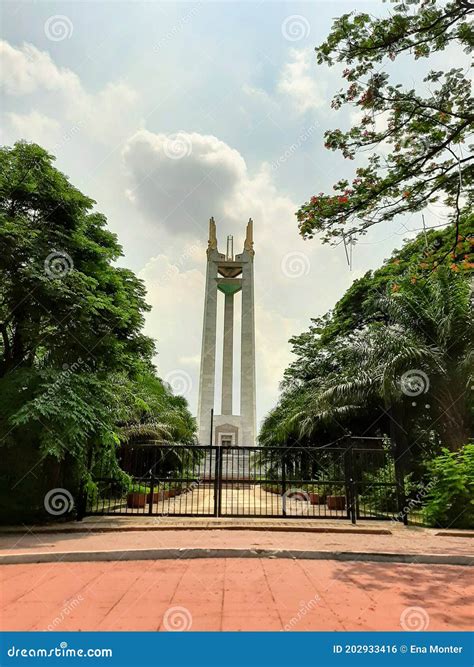 Quezon Memorial Circle In Manila Stock Photo Image Of Garden Tourism