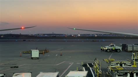 Airport delays: Non-weather flight delays up in recent years at both O'Hare, Midway - ABC7 Chicago