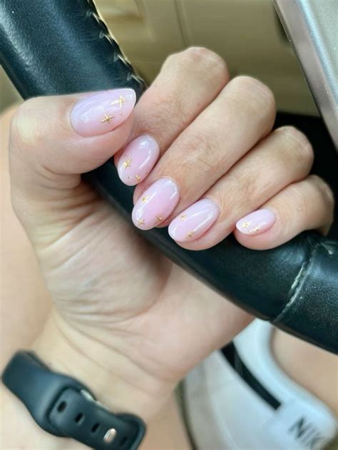 Nude Pink Nails With Gold Star Accents Gel Nails Nail Art Nude Nails