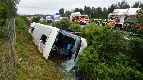 Unfall auf deutscher A2 Reisecar in Deutschland verunglückt 19