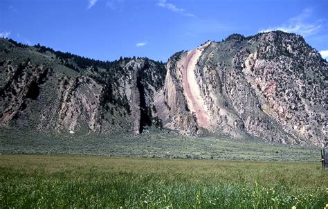 Old Yellowstone History Of The Devils Slide Yellowstone Insider