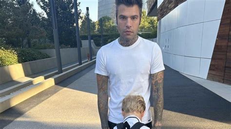 Fedez la denuncia dopo le minacce al figlio Leone Scoprirò chi siete