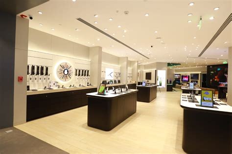 Samsungs Largest Premium Experience Store Opens In Telangana T3 India