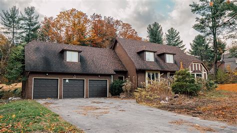 Bankrupt Millionaires ABANDONED Retro 1980s Mansion L UNCHANGED FOR 40