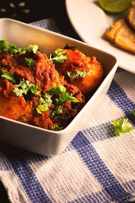 Kosha Aloor Dom Bengali Style Spicy Dum Aloo