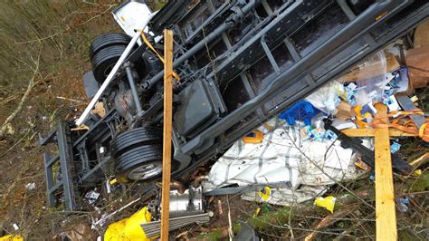 Fotos Bergung eines verunglückten LKW im Abhang bei Beuren