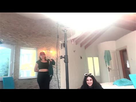 PERRA DESNUDA ES DOMINADA ANALMENTE POR UNA POLLA NEGRA MONSTRUOSA XVIDEOS