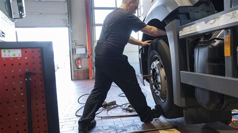 Tagesablauf Kraftfahrzeugmechatroniker In Nutzfahrzeugtechnik